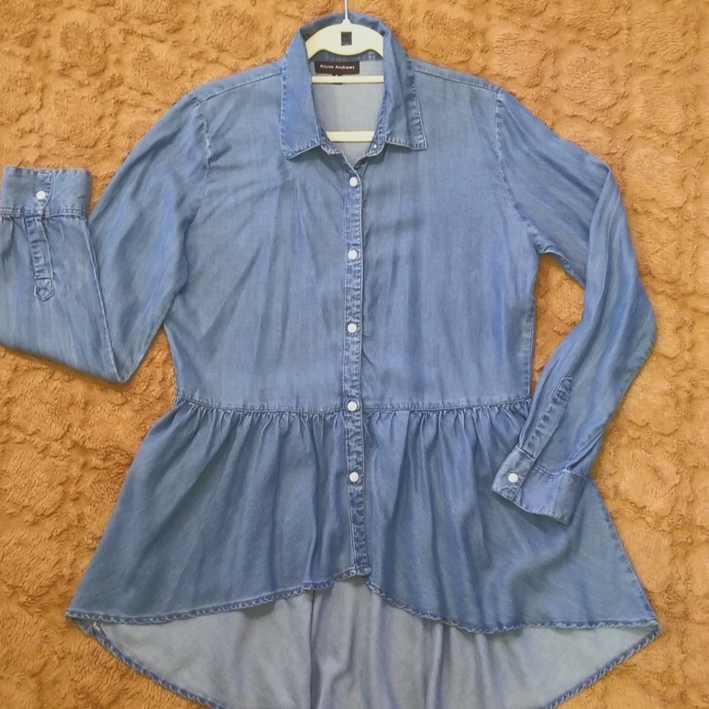 Chambray Top with Peplum in Large (Juniors)